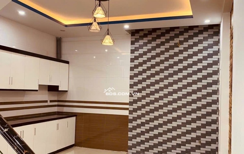 Bán nhà 6 tầng ngõ 68 Nguyễn văn Linh, phường Thạch Bàn – 34 m2, giá 5,xx tỷ.